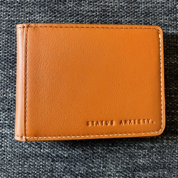Ethan Leather Wallet with Magnet Cash
Grabber - Picture 3 of 9